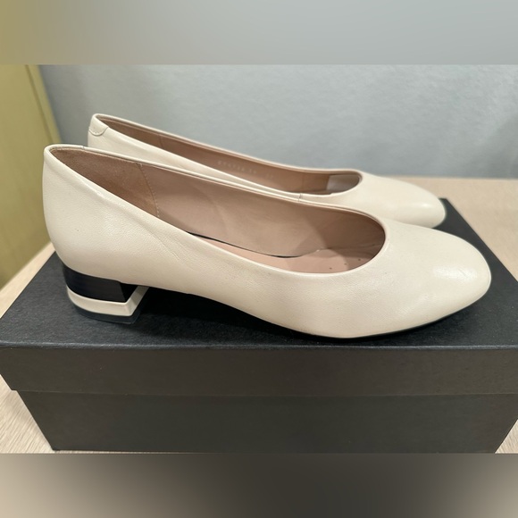 Geox Respira D Chloo Pumps Ivory size 39 NEW - Picture 1 of 6